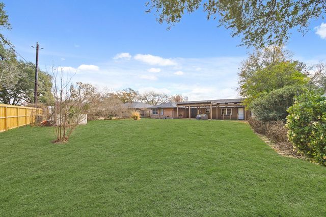 5618 Cerritos Drive, Houston, TX 77035