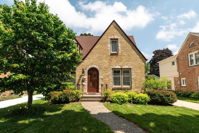 2630 N 91st STREET, Wauwatosa, WI 53226
