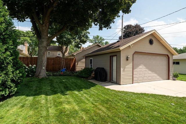 2630 N 91st STREET, Wauwatosa, WI 53226