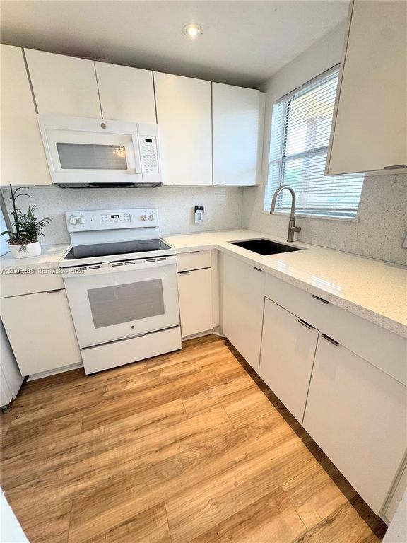 8500 Sunrise Lakes Boulevard 103, Sunrise, FL 33322