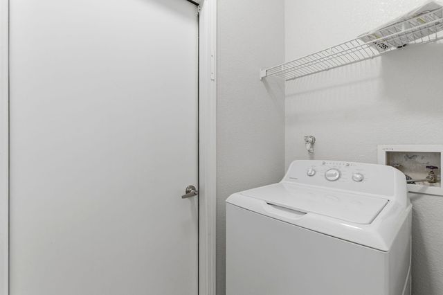 443 Tome Hill Avenue SE, Los Lunas, NM 87031