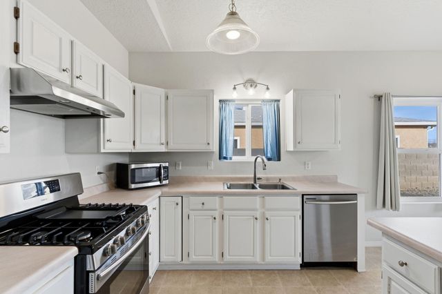 443 Tome Hill Avenue SE, Los Lunas, NM 87031