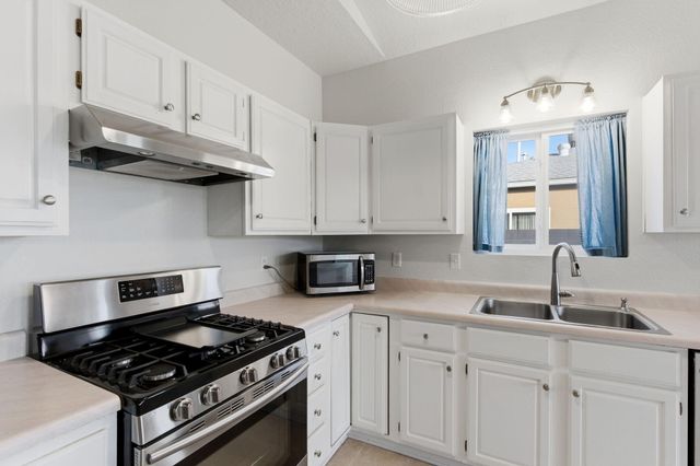 443 Tome Hill Avenue SE, Los Lunas, NM 87031