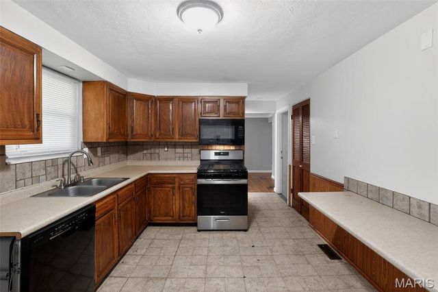 1001 Olympia Drive, St Louis, MO 63135