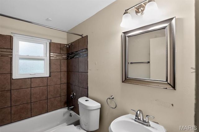 1001 Olympia Drive, St Louis, MO 63135