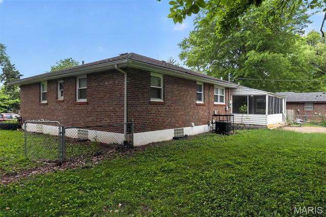 1001 Olympia Drive, St Louis, MO 63135