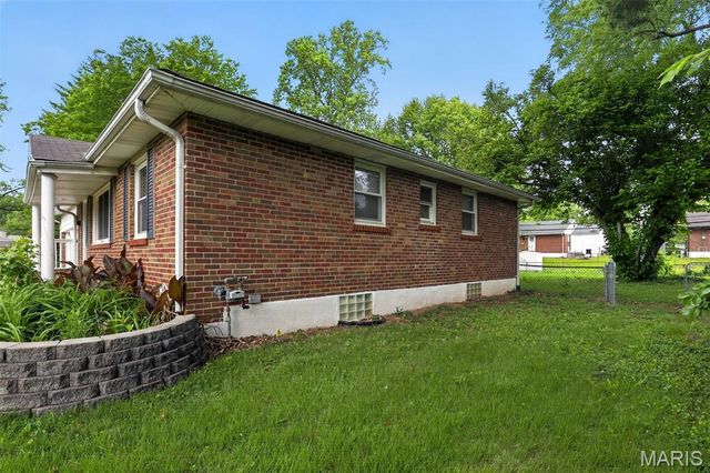 1001 Olympia Drive, St Louis, MO 63135