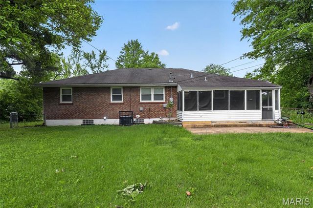 1001 Olympia Drive, St Louis, MO 63135