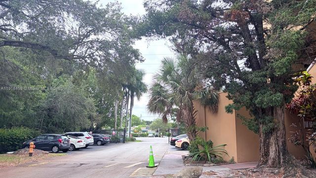 4111 Stirling Rd 102, Dania Beach, FL 33314