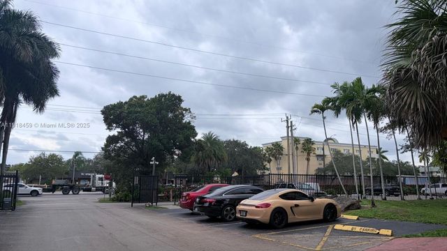 4111 Stirling Rd 102, Dania Beach, FL 33314