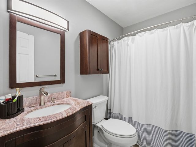 84 Tennis Plaza Rd 50, Dracut, MA 01826