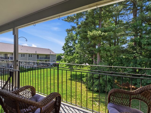 84 Tennis Plaza Rd 50, Dracut, MA 01826