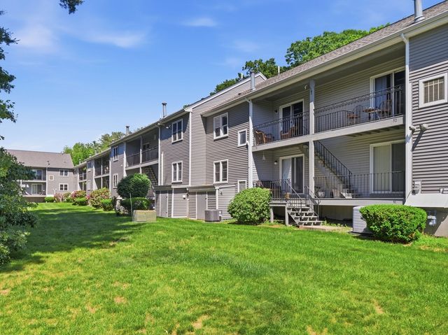 84 Tennis Plaza Rd 50, Dracut, MA 01826