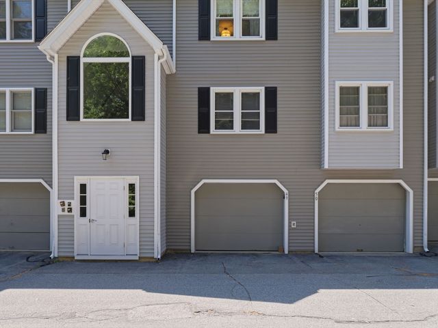 84 Tennis Plaza Rd 50, Dracut, MA 01826