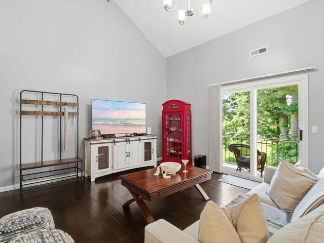 84 Tennis Plaza Rd 50, Dracut, MA 01826