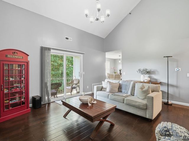 84 Tennis Plaza Rd 50, Dracut, MA 01826