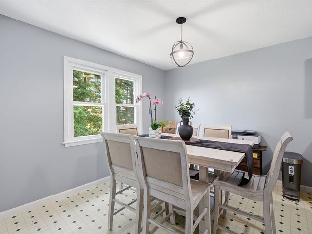 84 Tennis Plaza Rd 50, Dracut, MA 01826