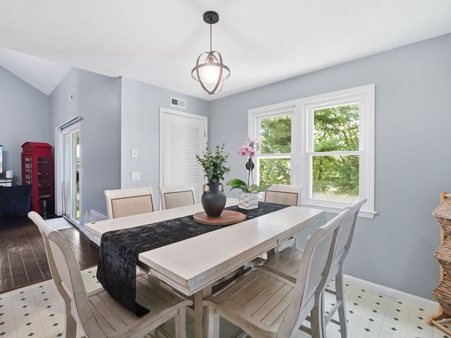 84 Tennis Plaza Rd 50, Dracut, MA 01826
