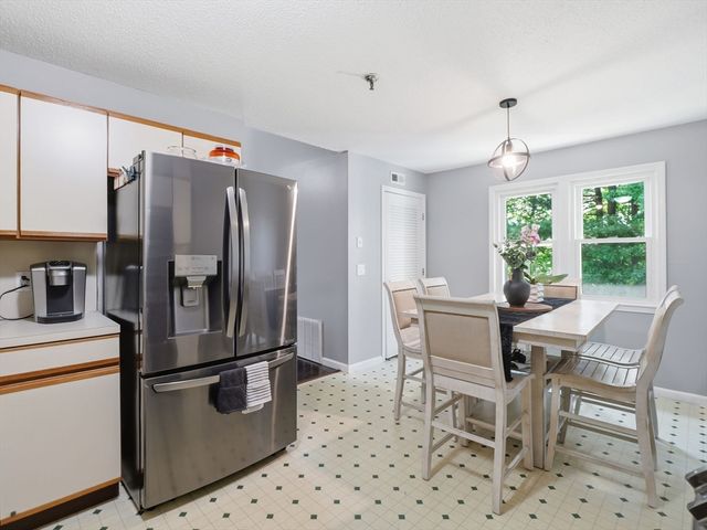 84 Tennis Plaza Rd 50, Dracut, MA 01826