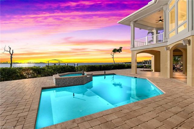 12271 Shoreview DR, Matlacha, FL 33993