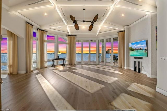 12271 Shoreview DR, Matlacha, FL 33993