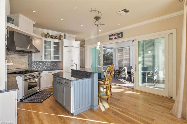 12271 Shoreview DR, Matlacha, FL 33993