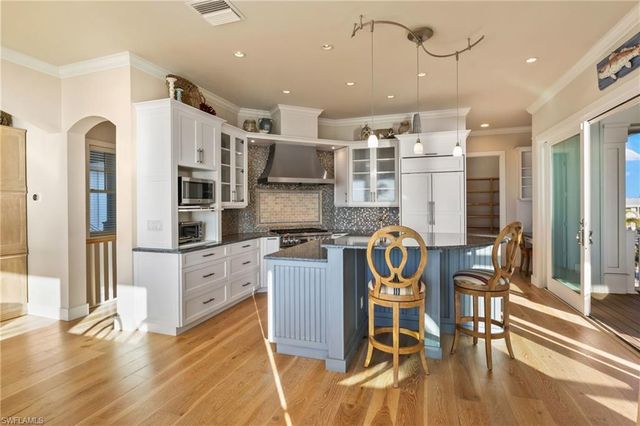 12271 Shoreview DR, Matlacha, FL 33993