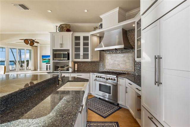 12271 Shoreview DR, Matlacha, FL 33993