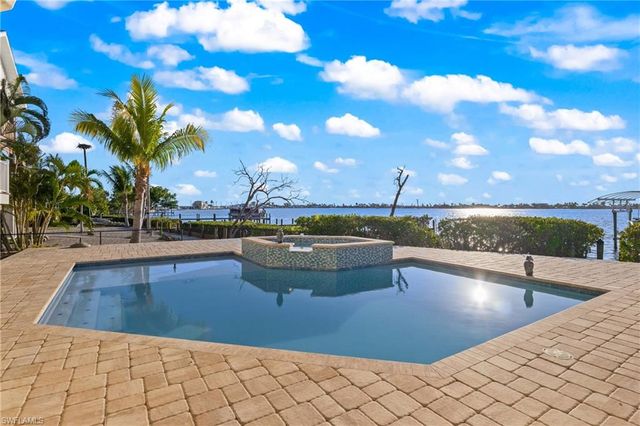 12271 Shoreview DR, Matlacha, FL 33993