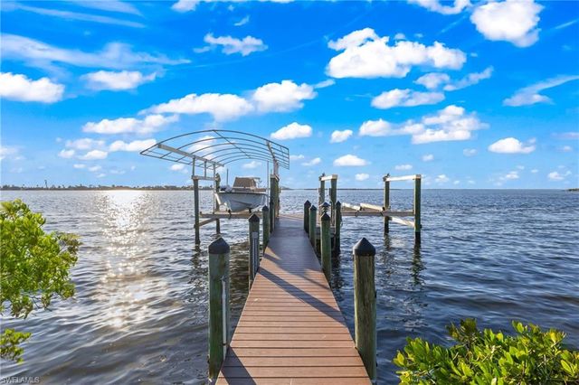 12271 Shoreview DR, Matlacha, FL 33993