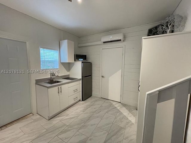 1545 NE 138th St, North Miami, FL 33161