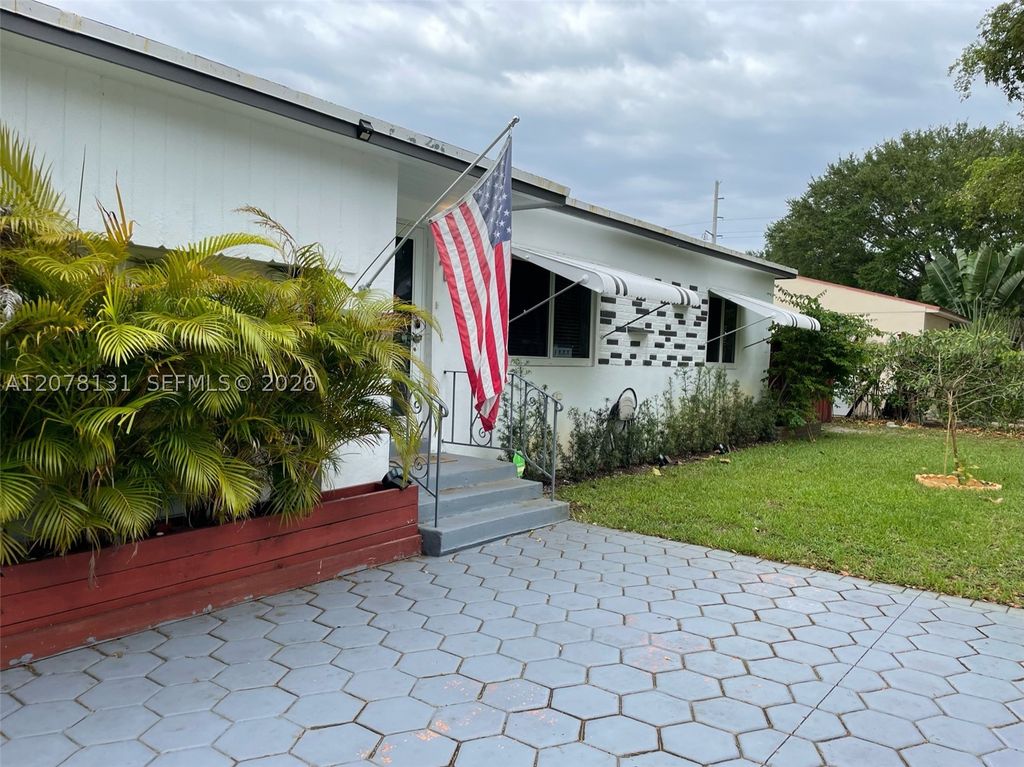 1545 NE 138th St, North Miami, FL 33161