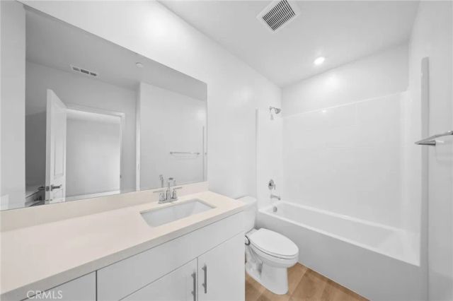 731 E Route 66, Glendora, CA 91740