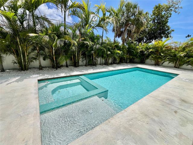 2532 FRUIT TREE DRIVE, Sarasota, FL 34239