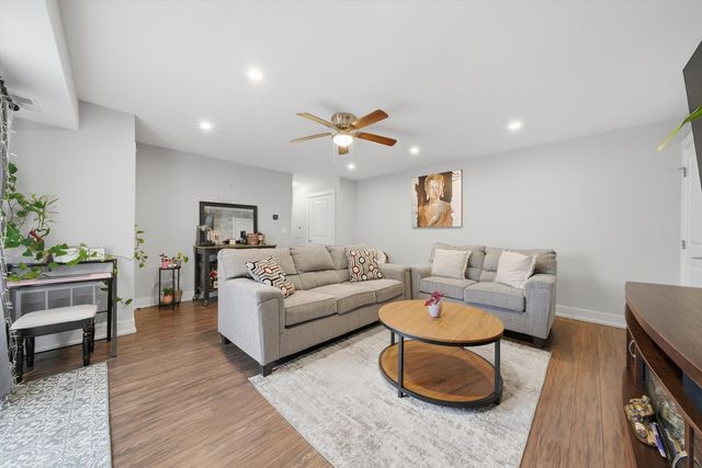 2238 N Harlem Avenue 1W, Elmwood Park, IL 60707