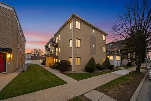2238 N Harlem Avenue 1W, Elmwood Park, IL 60707