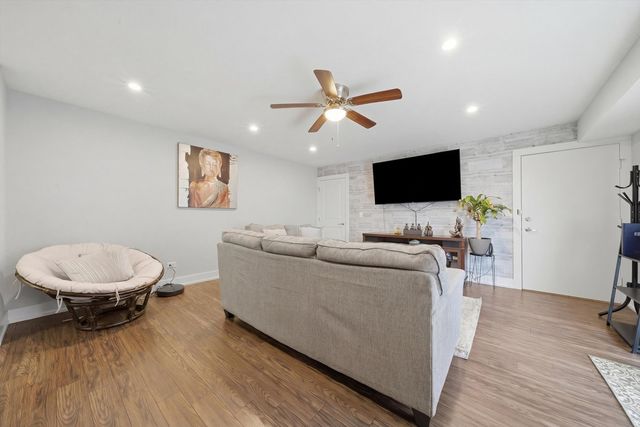 2238 N Harlem Avenue 1W, Elmwood Park, IL 60707