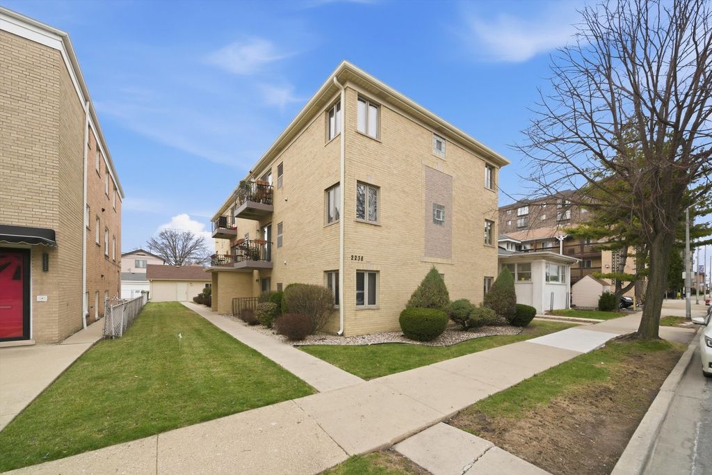 2238 N Harlem Avenue 1W, Elmwood Park, IL 60707
