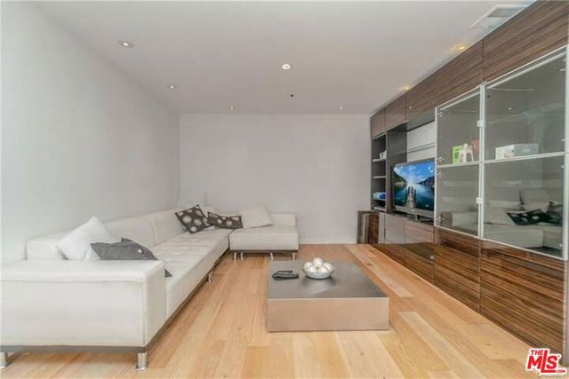 121 S Hope Street 505, Los Angeles, CA 90012