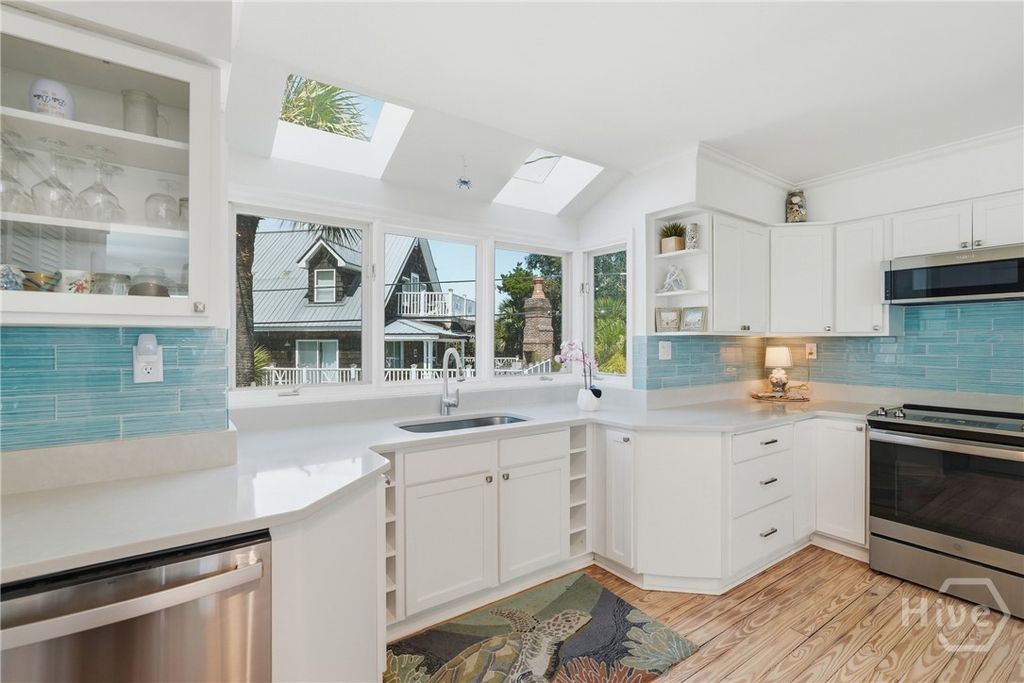 Image 16 of property listing at 8 19th Street, Tybee Island, GA 31328