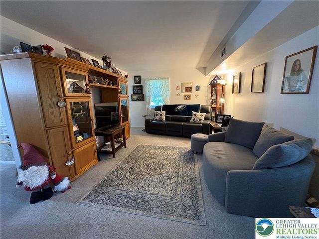 2823 Whitemarsh Place, Lower Macungie Twp, PA 18062