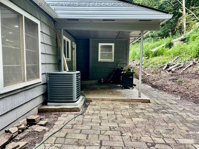1052 Montrose Drive, South Charleston, WV 25303