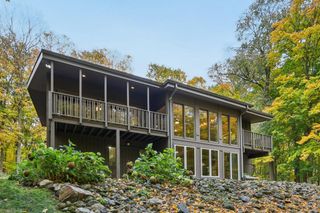 4850 Woodhaven DRIVE, West Bend, WI 53095