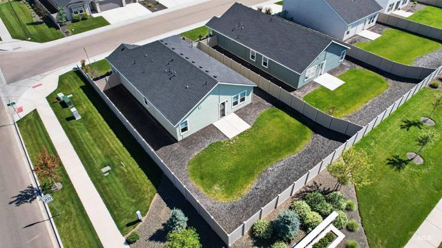 8613 E Love Ct, Nampa, ID 83687