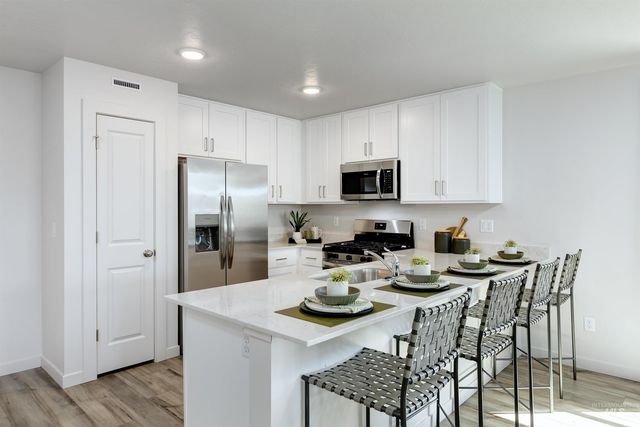 8613 E Love Ct, Nampa, ID 83687