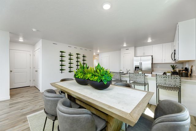8613 E Love Ct, Nampa, ID 83687