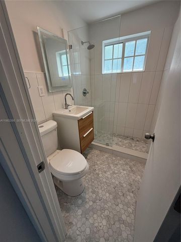 1300 NE 110th St 8, Miami, FL 33161