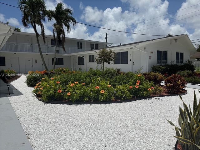 1300 NE 110th St 8, Miami, FL 33161