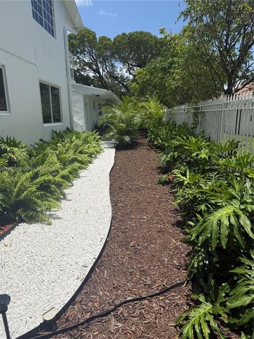 1300 NE 110th St 8, Miami, FL 33161