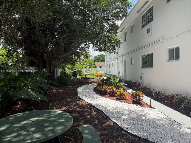 1300 NE 110th St 8, Miami, FL 33161